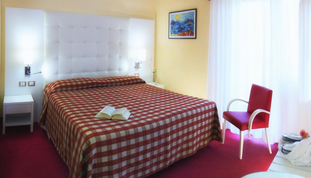 Hotel Arizona Lignano Sabbiadoro Ngoại thất bức ảnh